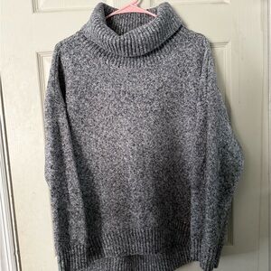 Old Navy Heathered Gray Sweater